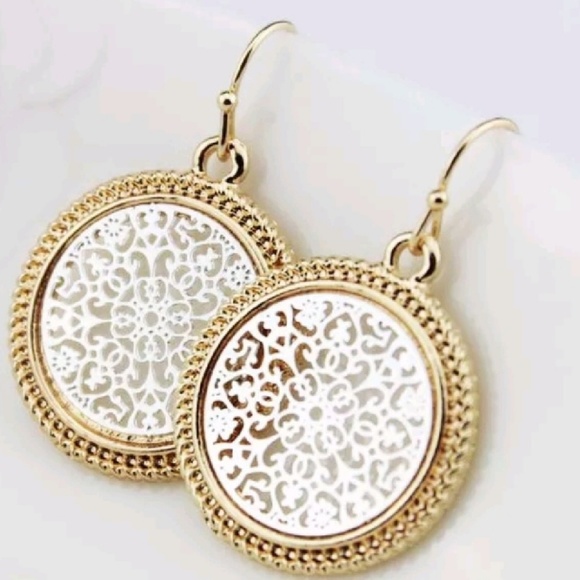 Jewelry - Filigree Round Earrings